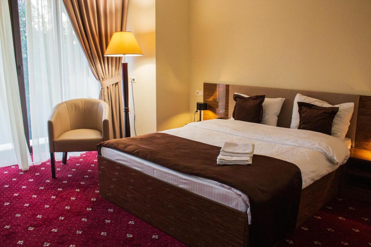 Bernardazzi Grand Hotel Chisinau Exterior foto